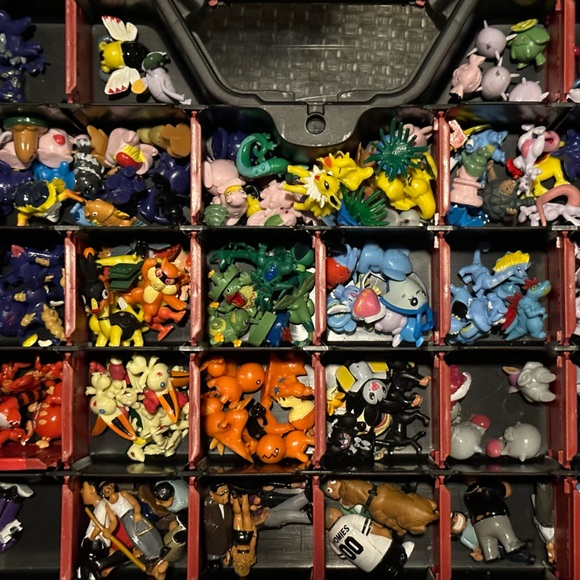 Poke-Mon™️ & Homies™️ Collectors box of figures - Picture 3 of 7